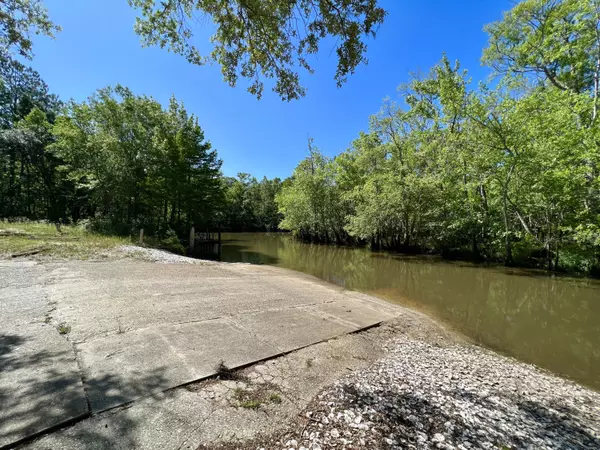 Ponce De Leon, FL 32455,000 Smokehouse Lake Road