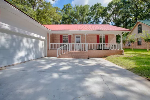 2823 Lake Silver Road, Crestview, FL 32536