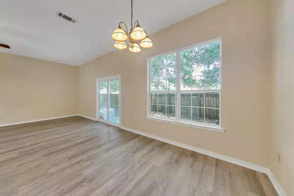 Fort Walton Beach, FL 32548,202 Pine Street
