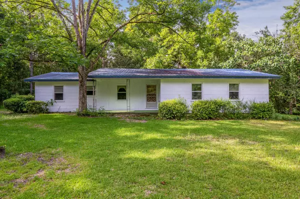 Defuniak Springs, FL 32435,235 BOB SIKES Road