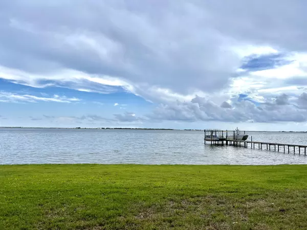 101 Wynnehaven Beach Road, Mary Esther, FL 32569