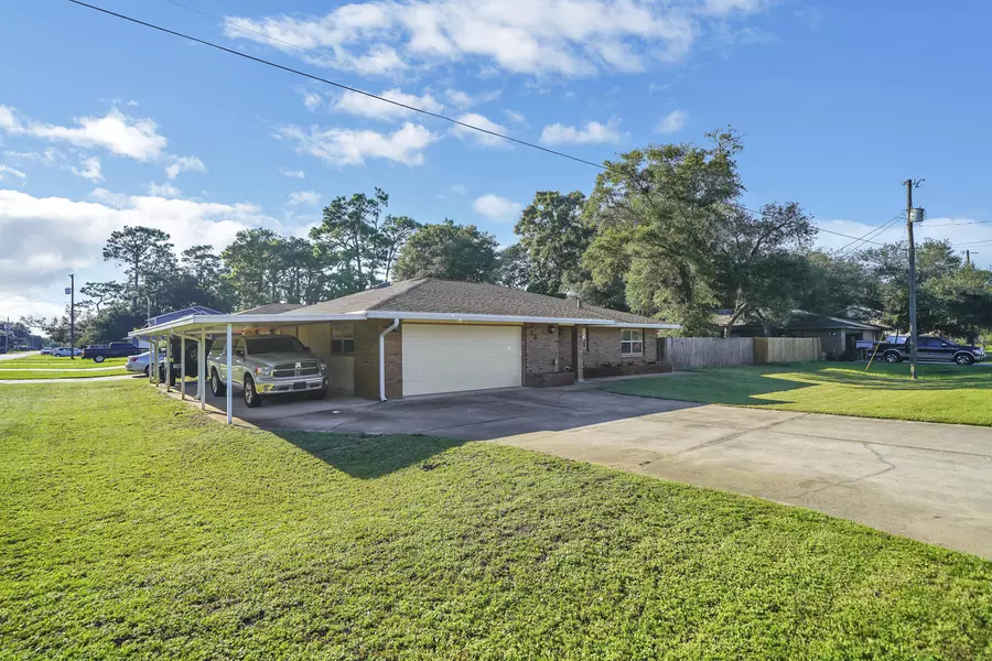 33 5th Street, Shalimar, FL 32579