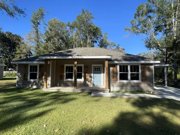 57 Lake Circle Drive Circle, Defuniak Springs, FL 32433