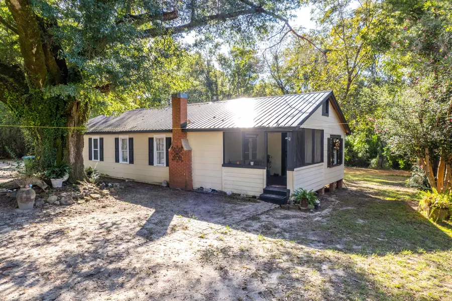 3908 Sunnyside Avenue, Laurel Hill, FL 32567