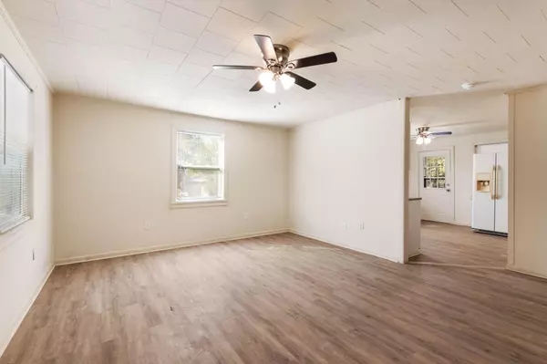 Grand Ridge, FL 32442,7213 Shady Grove Road