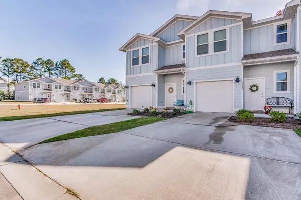 1007 McLaren Circle, Fort Walton Beach, FL 32547