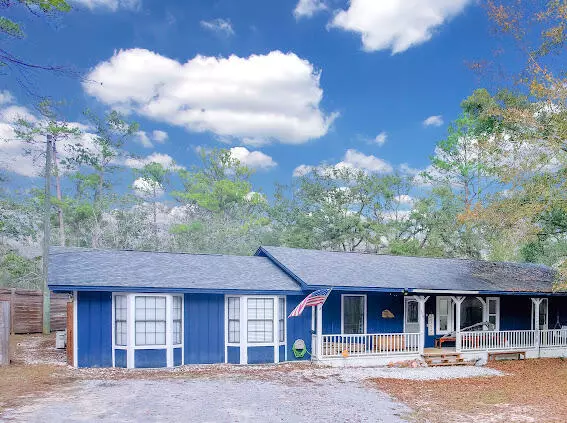 696 Phillips Drive,  Freeport,  FL 32439