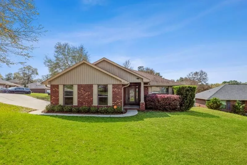 201 Silverton Loop, Crestview, FL 32536