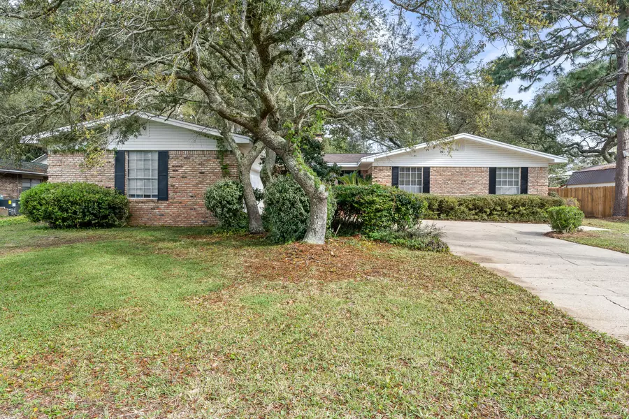 35 Hickory Avenue, Shalimar, FL 32579