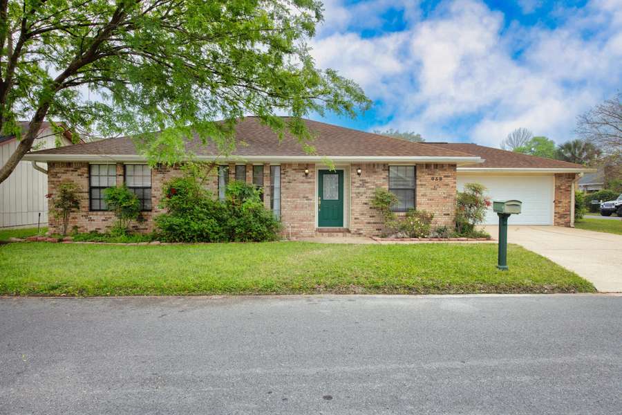 859 Holbrook Circle, Fort Walton Beach, FL 32547