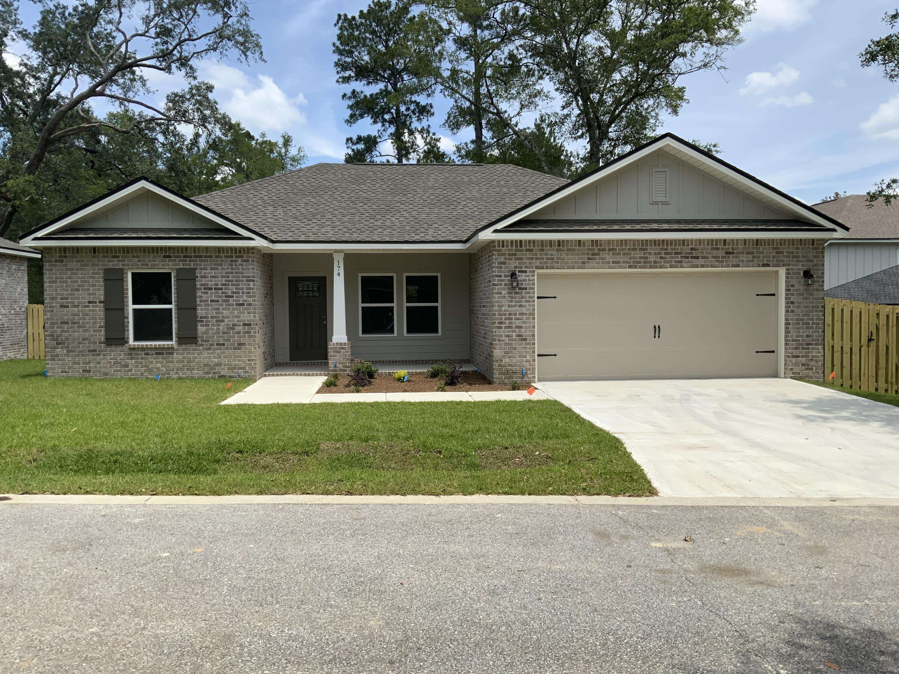 Freeport, FL 32439,174 Laurel Oaks Drive