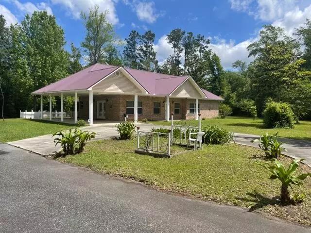 409 E Church Ave, Wewahitchka, FL 32465