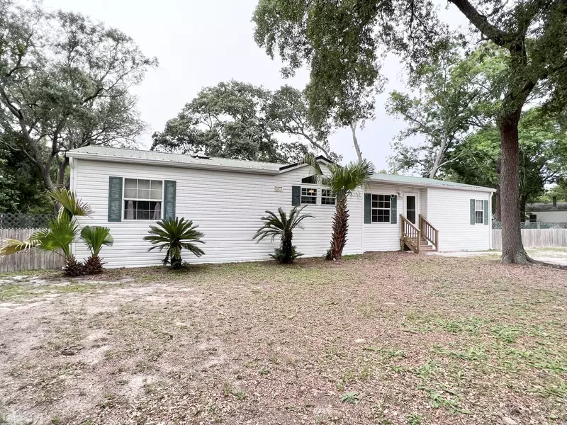 471 Persimmon Street, Freeport, FL 32439