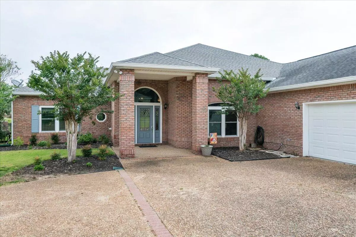Destin, FL 32541,128 W Country Club Drive
