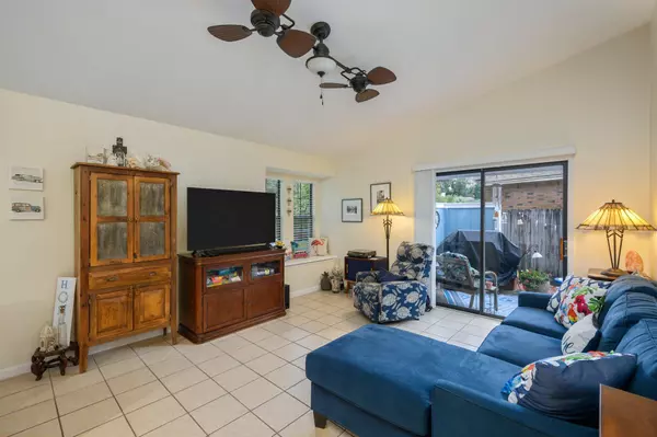 Gulf Breeze, FL 32563,1260 Sanibel Lane