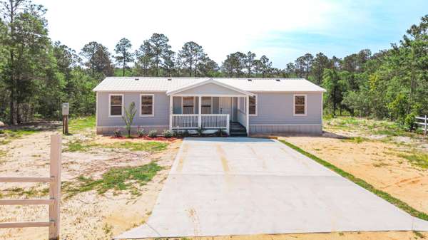 332 Schubert Circle,  Defuniak Springs,  FL 32433