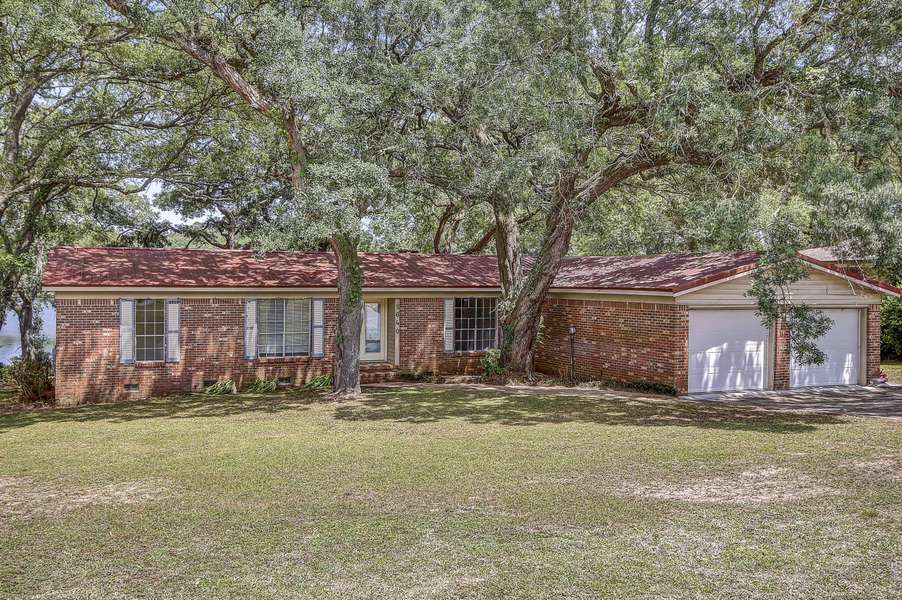 5640 W Shore Drive, Pensacola, FL 32526