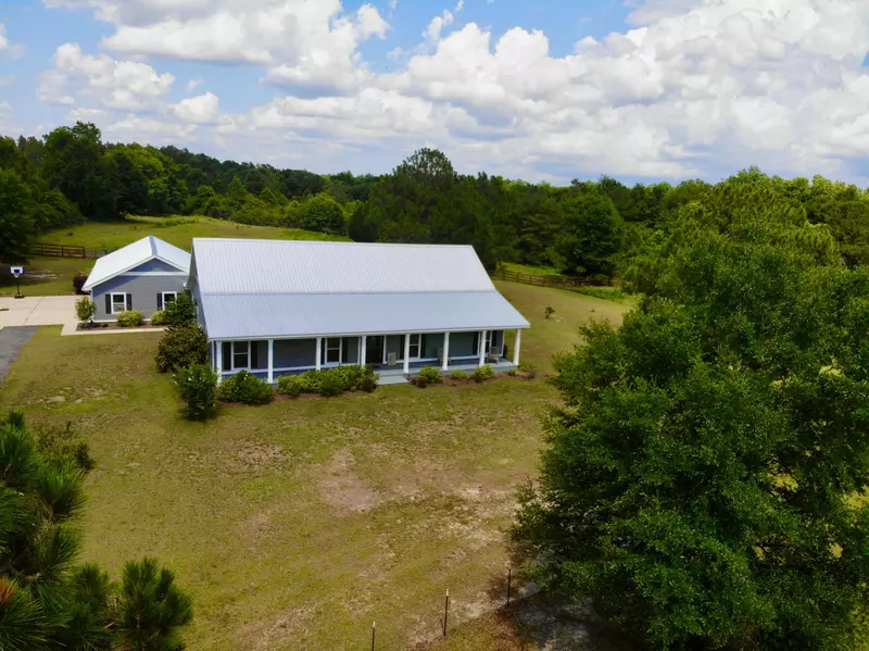 1760 Fox Hill Road, Defuniak Springs, FL 32433