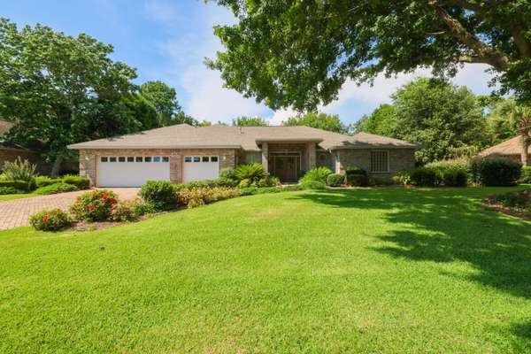 1542 Glenlake Circle,  Niceville,  FL 32578