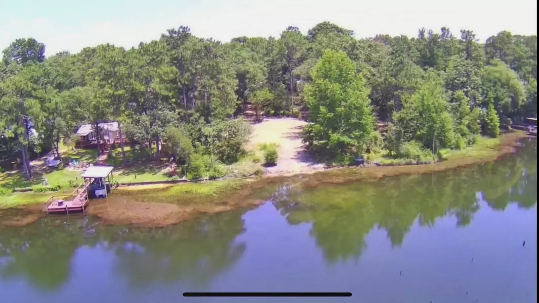 1099 Kings Lake Boulevard, Defuniak Springs, FL 32433