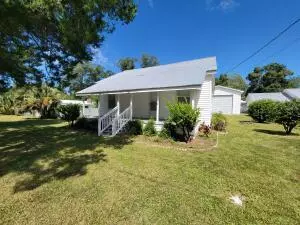 33 Arcadia Ave., Defuniak Springs, FL 32435