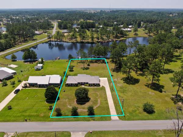 402 Ten Lake Drive,  Defuniak Springs,  FL 32433