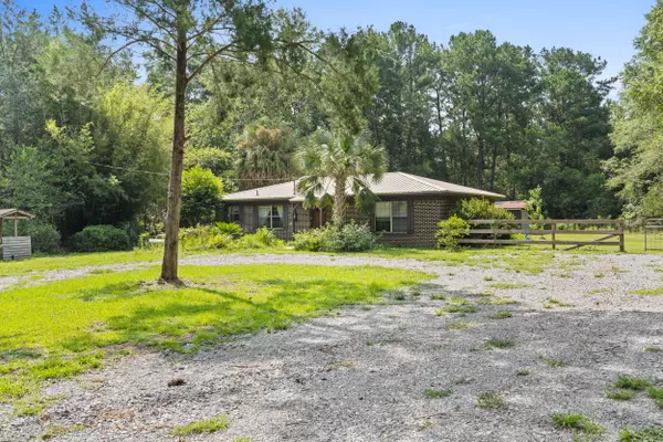 196 Harold Cosson Road, Defuniak Springs, FL 32435