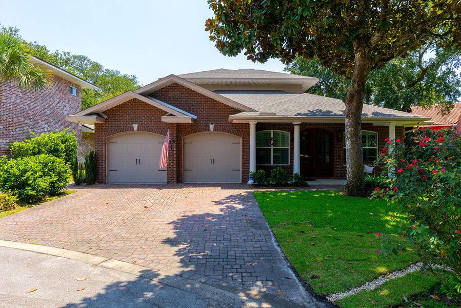 16 Plantation Oaks, Mary Esther, FL 32569