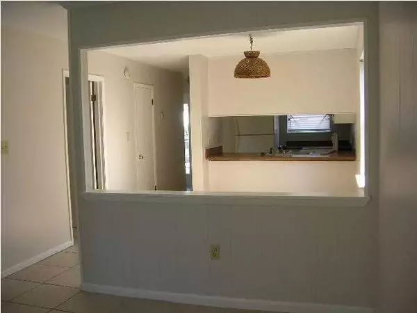 Fort Walton Beach, FL 32548,208 SE Third Street  #K