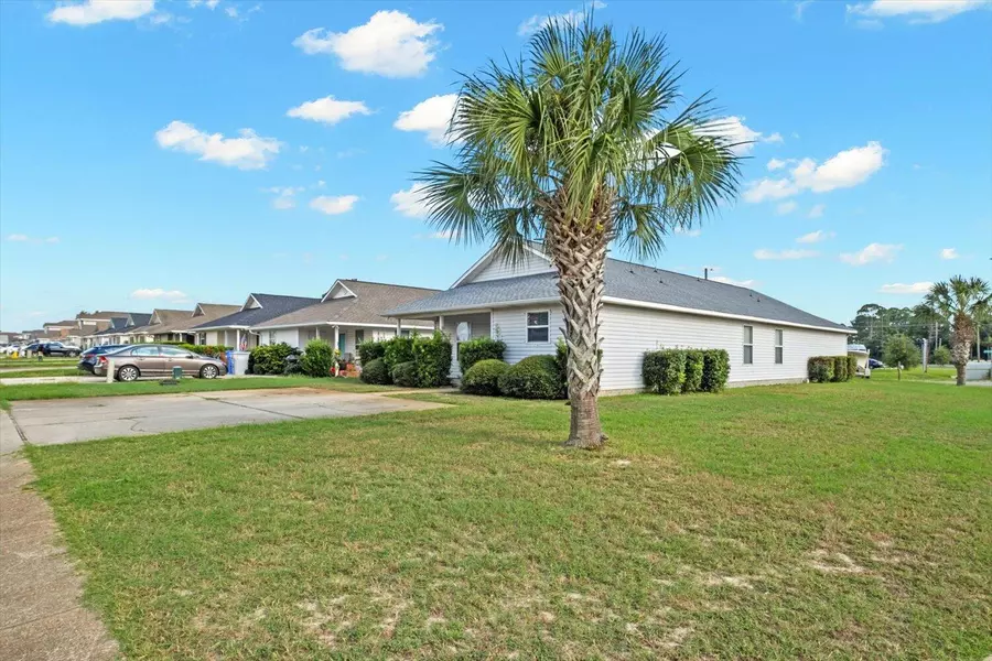 7437 Harvest Village Court, Navarre, FL 32566