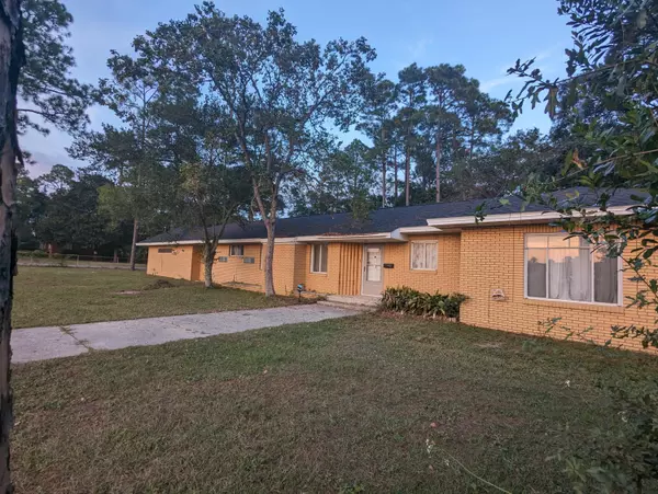 498 Alabama Street,  Crestview,  FL 32536