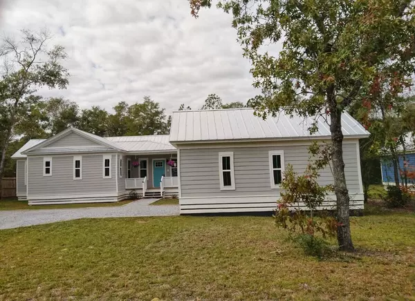 556 E Picasso Circle, Defuniak Springs, FL 32433