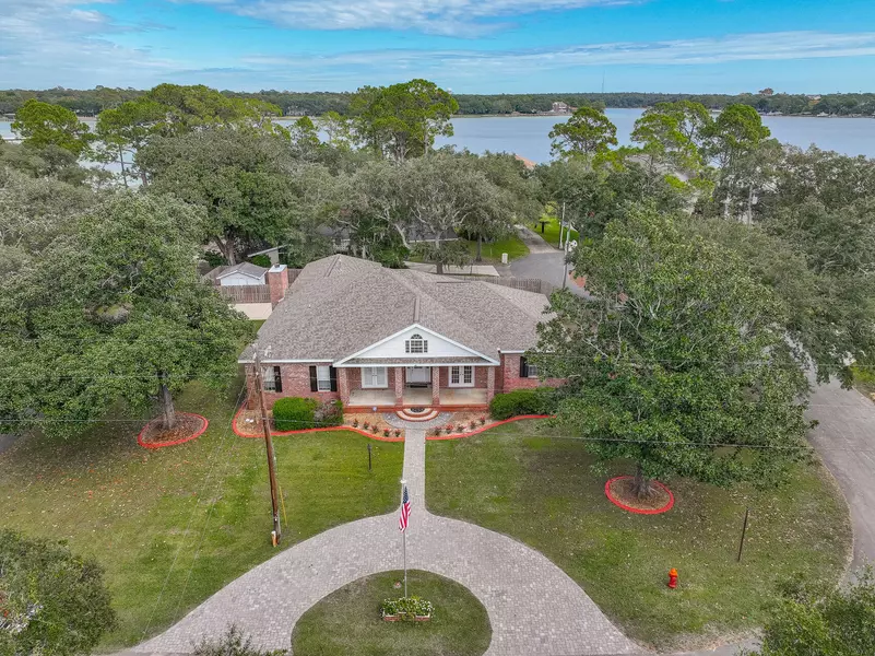 29 Paradise Point Road, Shalimar, FL 32579