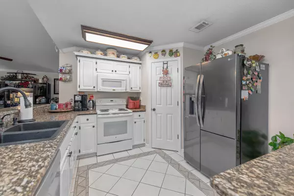 570 Rough Leaf Lane Mary Esther, FL 32569