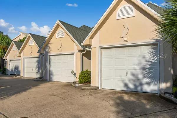 Destin, FL 32541,235 Pelican Place  #20