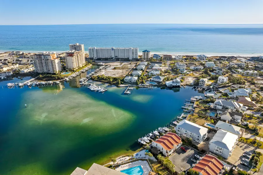 22 Moreno Point Road  #UNIT 06, Destin, FL 32541