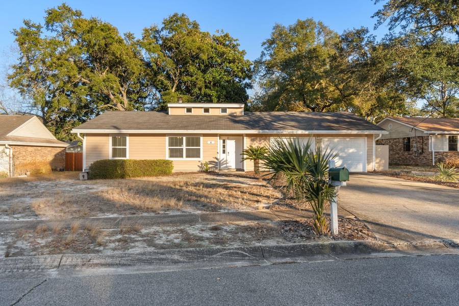 4 Hampton Court, Mary Esther, FL 32569