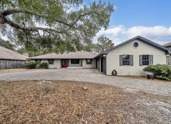 242 Country Club Road,  Shalimar,  FL 32579