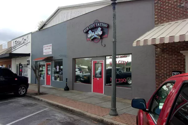 Crestview, FL 32536,194-192 N Main Street