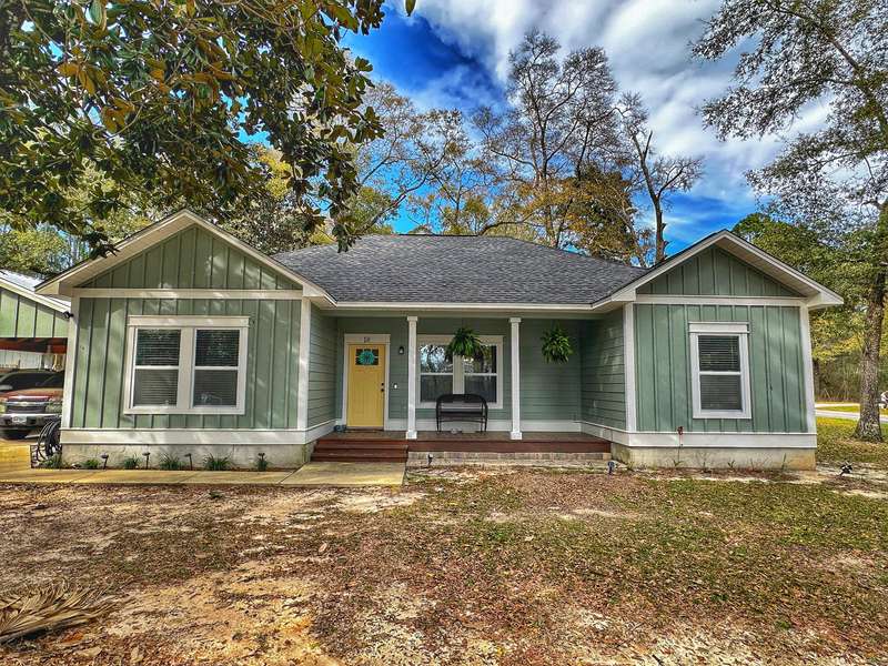 18 Squirrel Road, Defuniak Springs, FL 32433