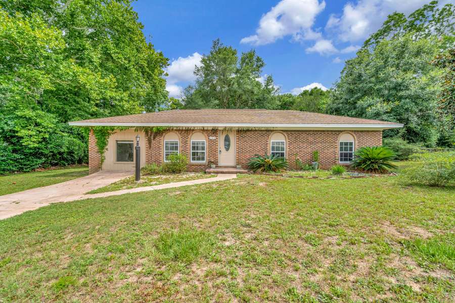 208 Forrest Parkway, Crestview, FL 32539