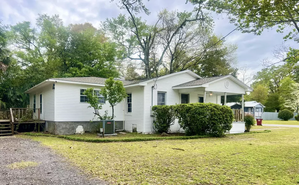 328 Dixie Street, Crestview, FL 32536