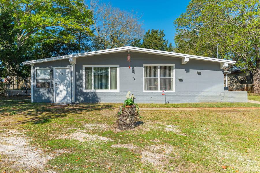 611 Shrewsbury Road, Mary Esther, FL 32569