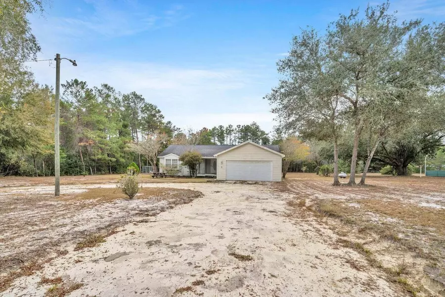 819 Woodlawn Road, Freeport, FL 32439