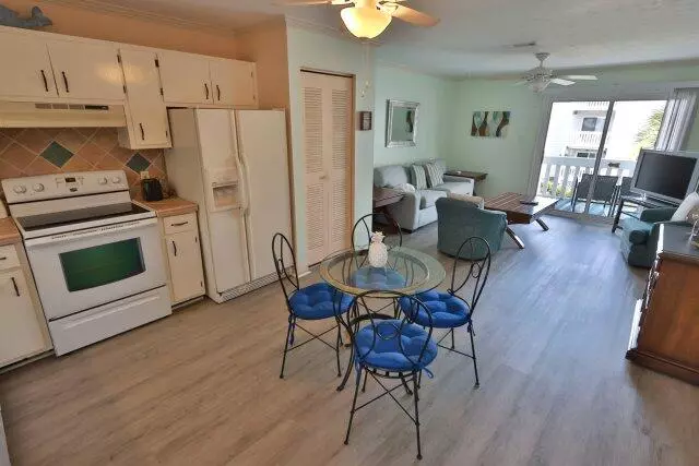 Fort Walton Beach, FL 32548,1330 SE Miracle Strip Parkway  #APT 205