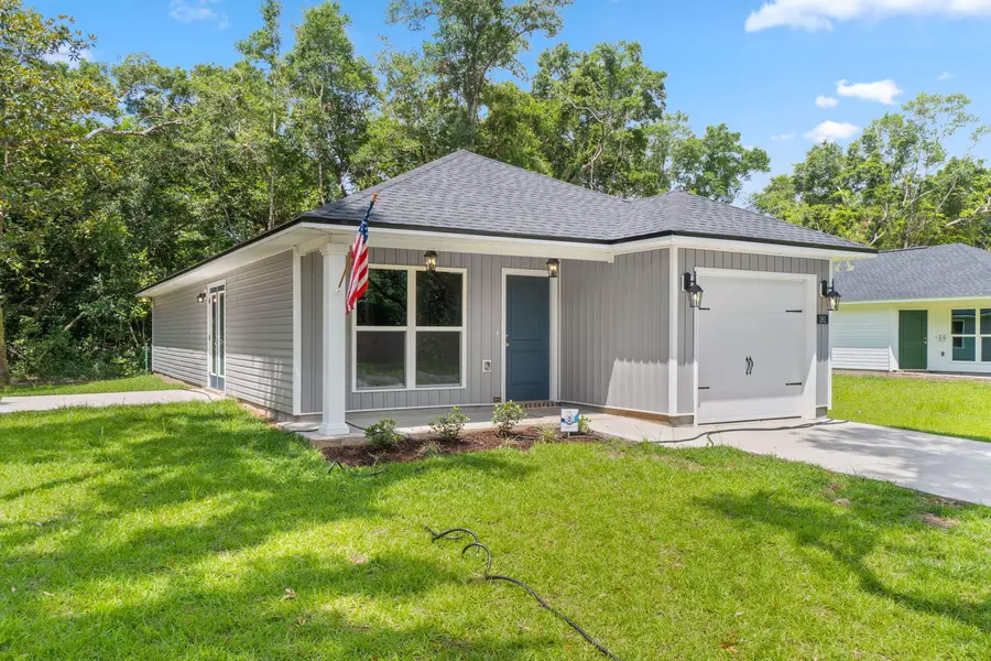321 E Iris Lane, Defuniak Springs, FL 32433