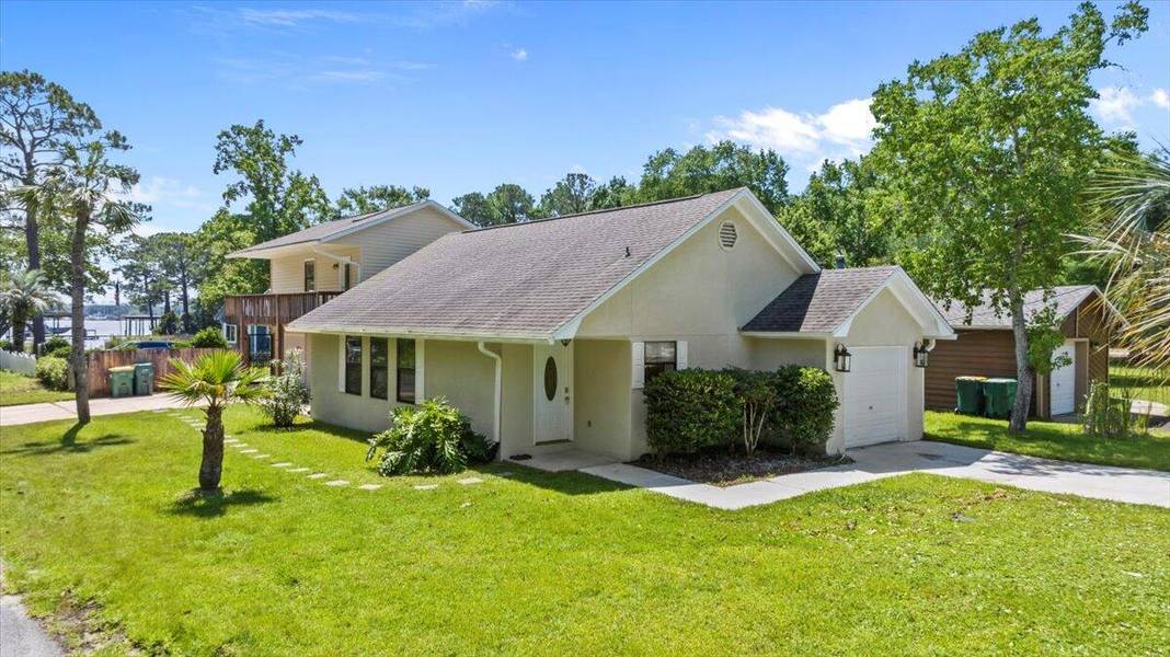 2131 Bayshore Drive, Niceville, FL 32578