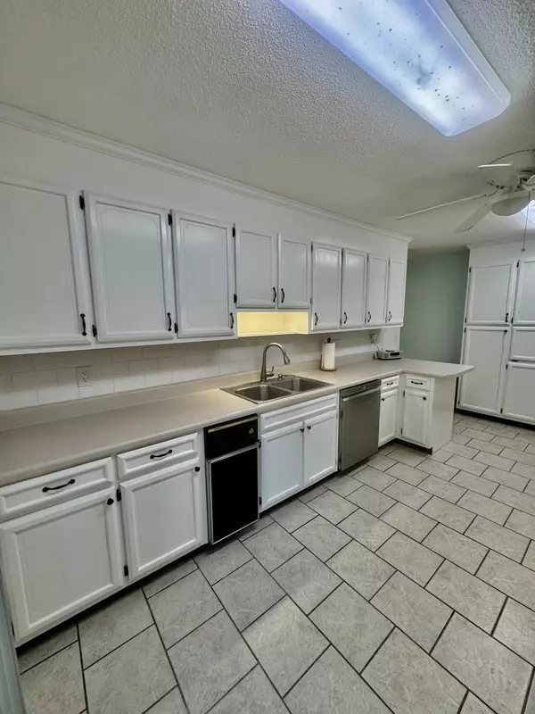 Fort Walton Beach, FL 32547,830 Holbrook Circle