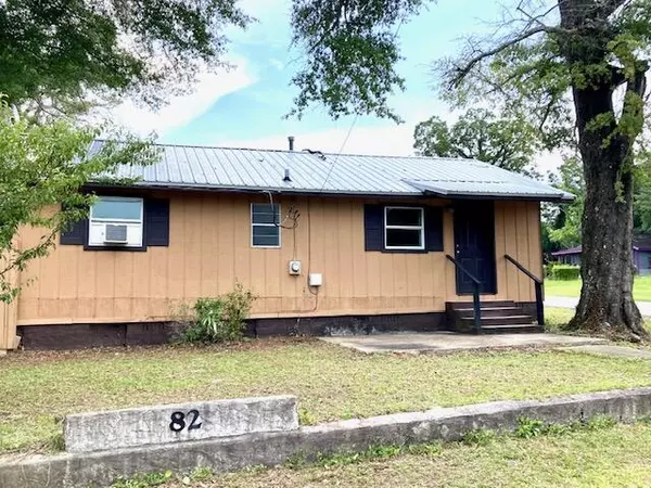 82 N 1St Street, Defuniak Springs, FL 32433