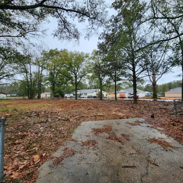 406 E Griffith Avenue, Crestview, FL 32539
